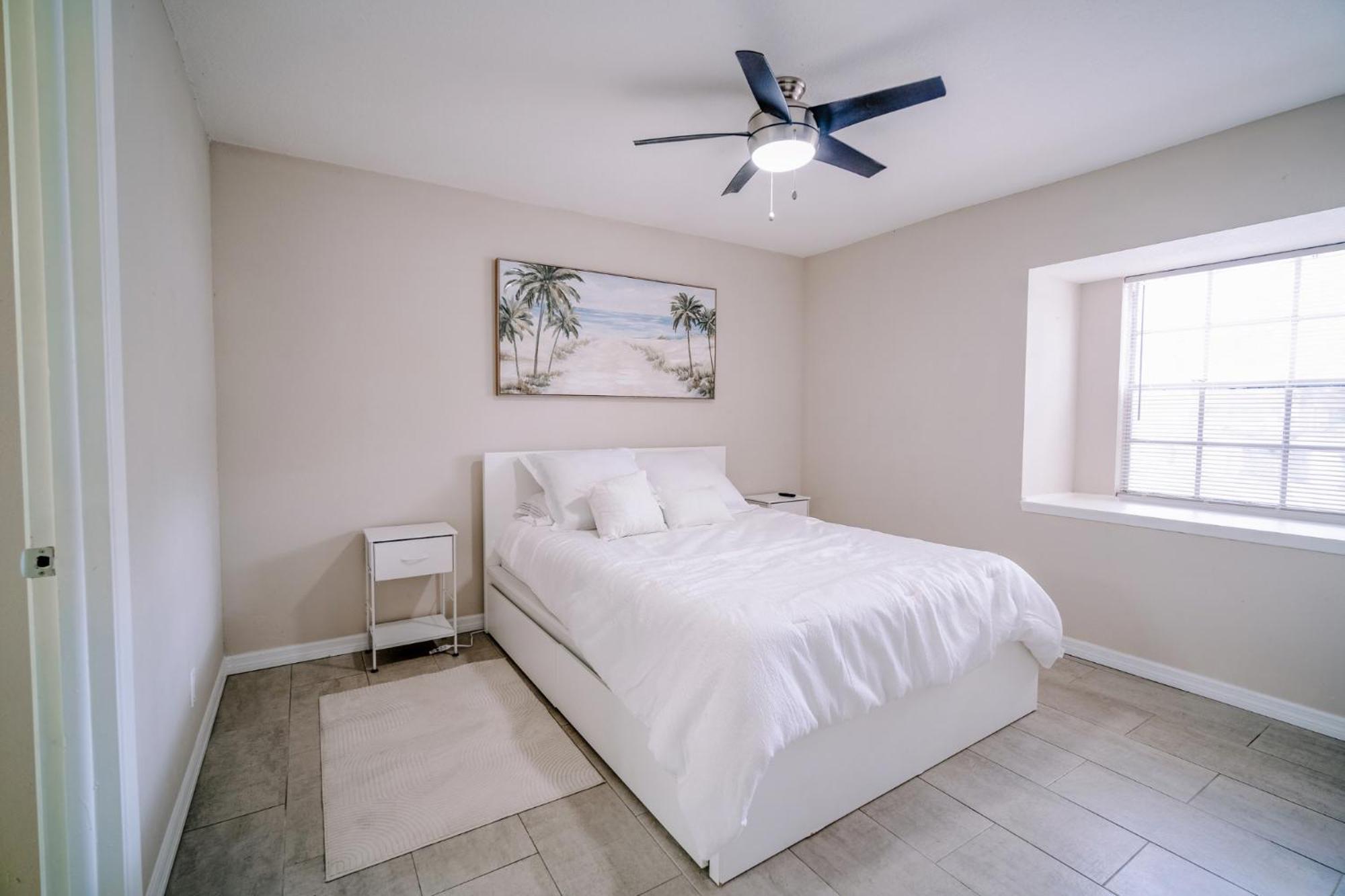 Charm Retreat Modern Haven In Great Location Villa Lutz Dış mekan fotoğraf